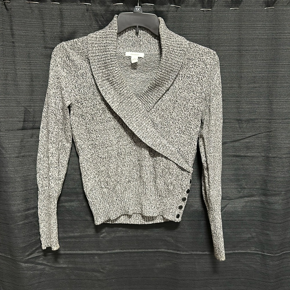 Dressbarn Long Sleeve Grey V-Neck Sweaters for‎ Women size S button accents